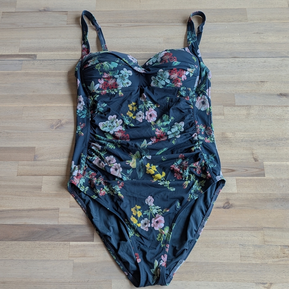 Nip Tuck Swimsuit (Sz‎ 8)
